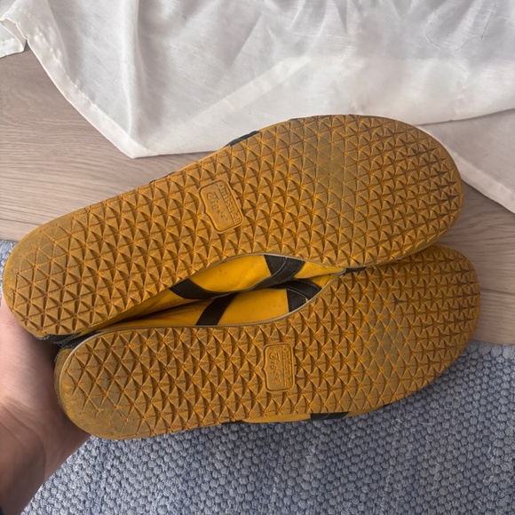 Onitsuka Tigers Yellow Black Bruce Lee Sneakers - Picture 9 of 12